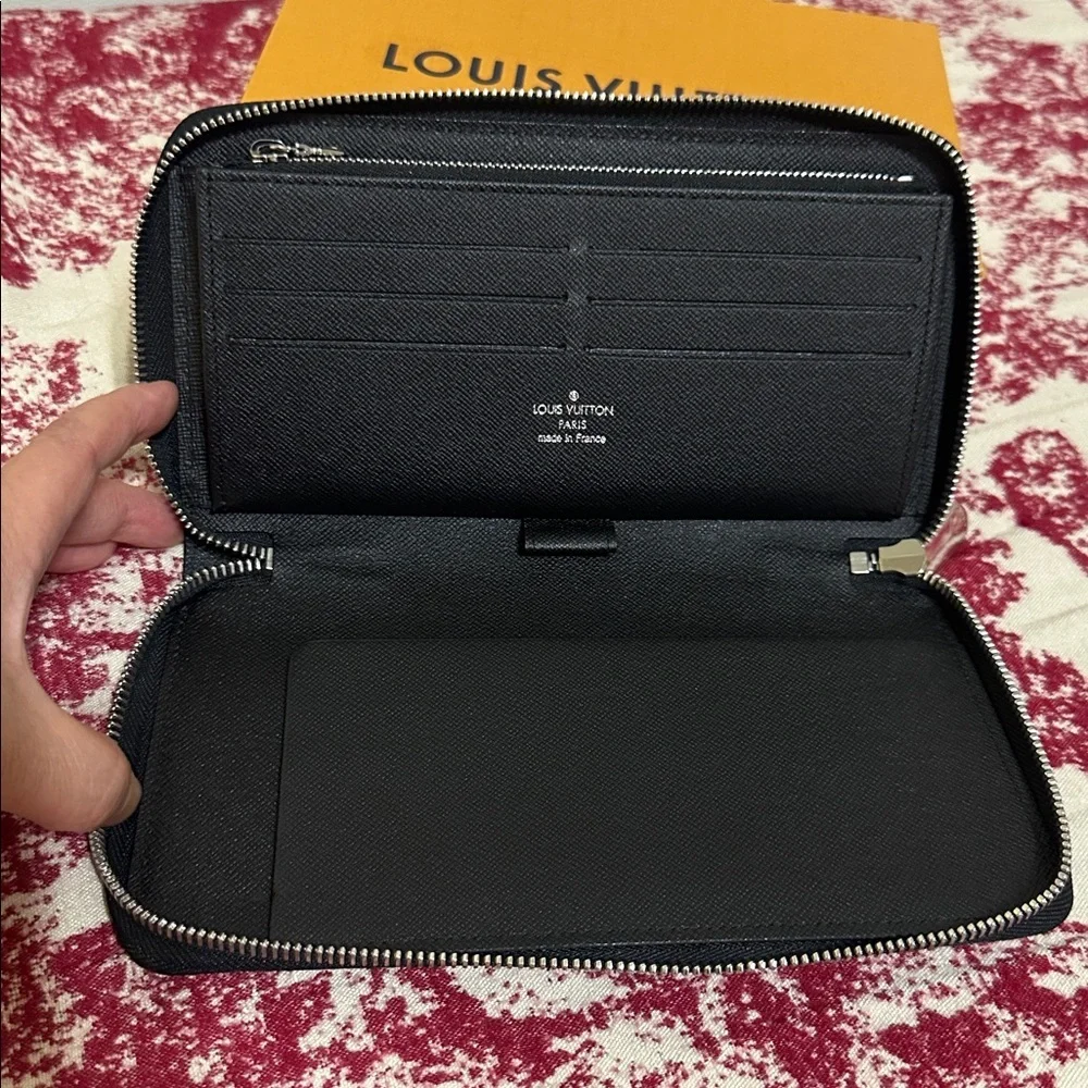 Louis Vuitton Black Epi Zippy Wallet Organizer